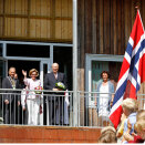 King Harald and Queen Sonja are welcomed by Mayor of Re, Mr Thorvald Hillestad and Ms Wenche Weum Bue, Principal at Røråstoppen primary school (Photo: Håkon Mosvold Larsen / NTB scanpix)